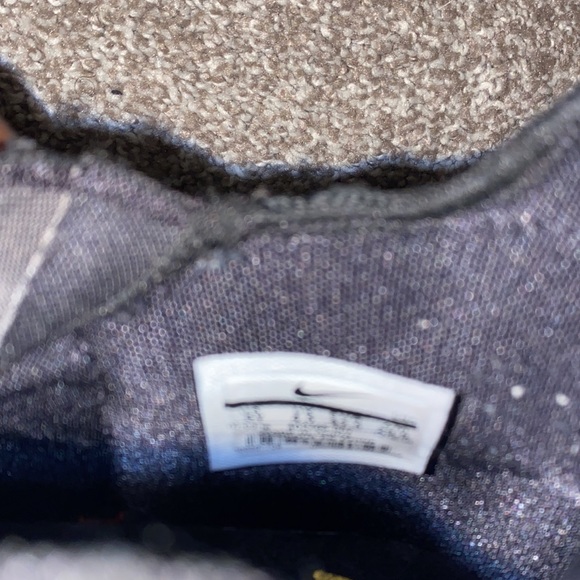 Lebron 16 - Picture 5 of 5